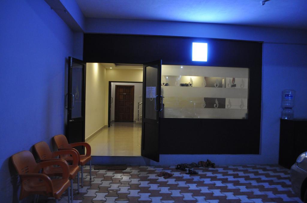 Jyothi Suites Tiruchirappalli Exterior photo